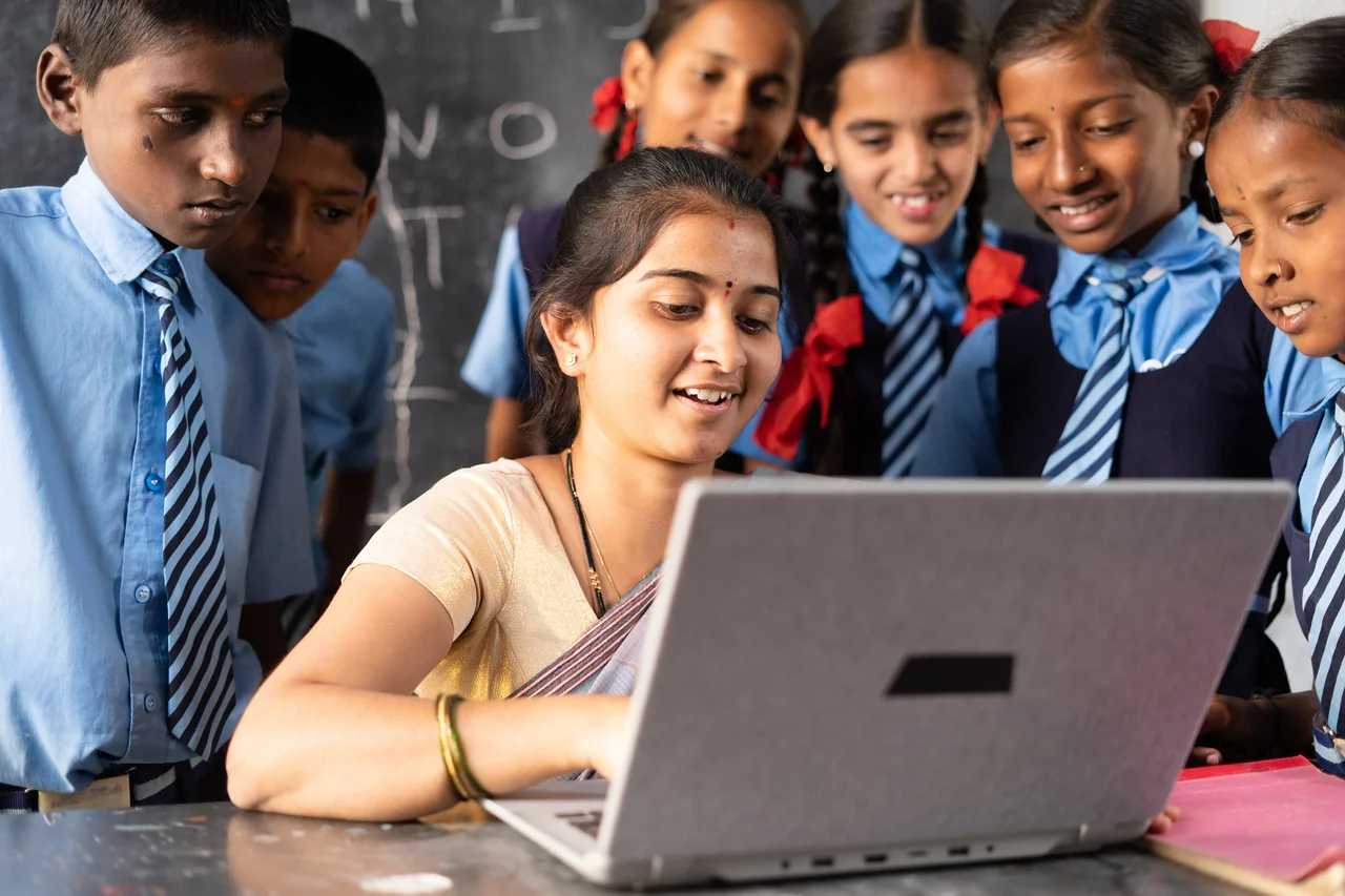 Digital Classroom: Connected and Learning