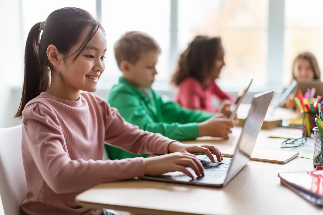 Digital Classroom: Connected and Learning