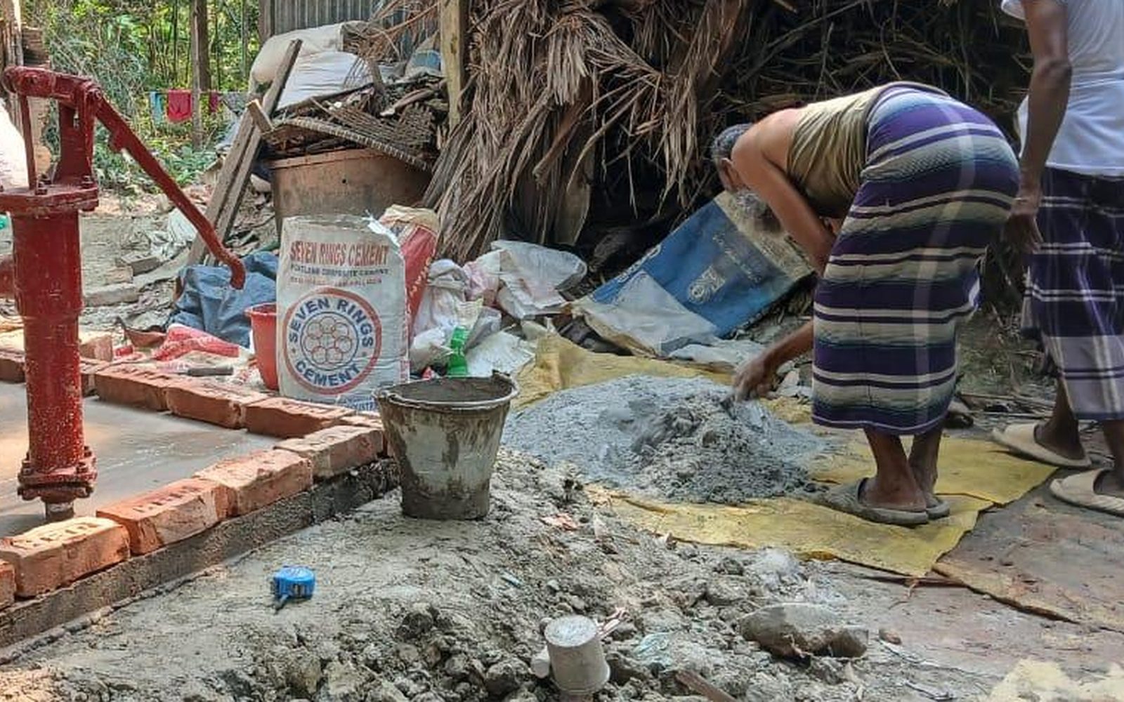 Building a hand pump water well in Bangladesh